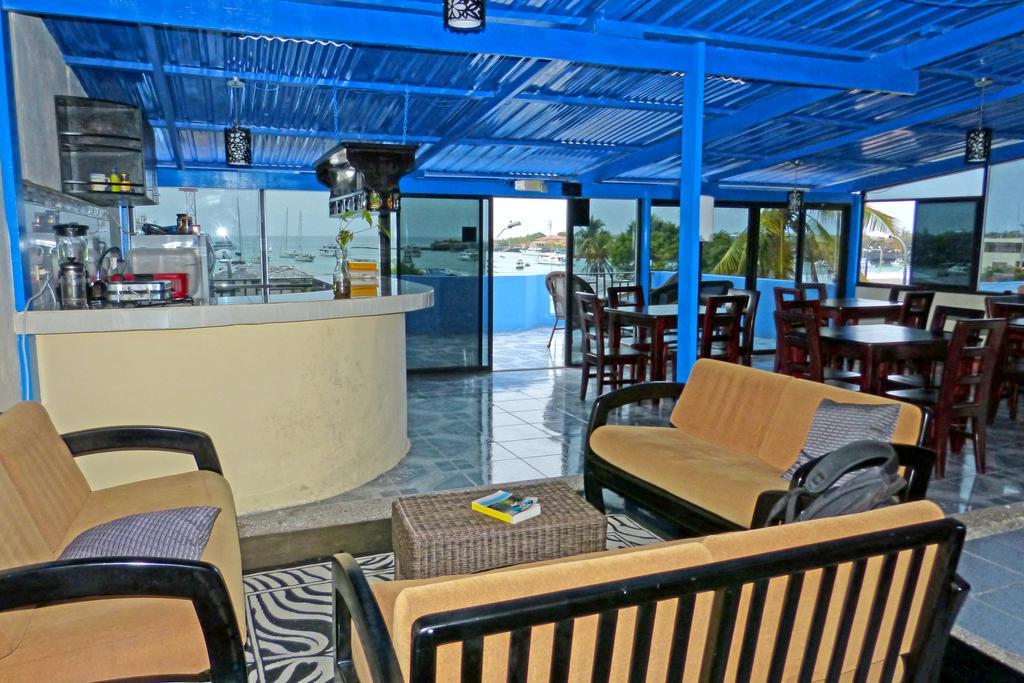 Hostal Cormorant Flightless ปูแอร์โตอาโยรา ภายนอก รูปภาพ