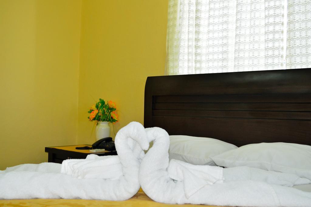 Hostal Cormorant Flightless ปูแอร์โตอาโยรา ภายนอก รูปภาพ