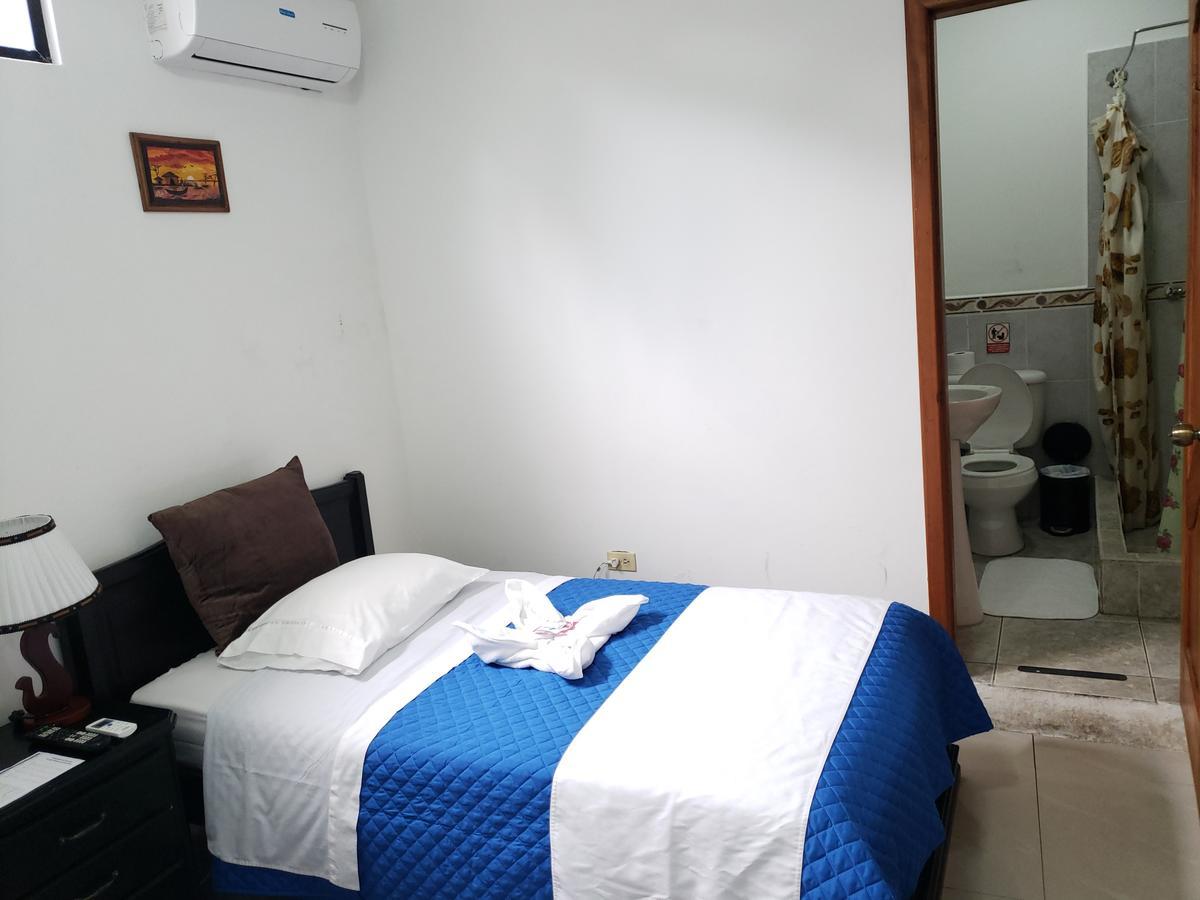 Hostal Cormorant Flightless ปูแอร์โตอาโยรา ภายนอก รูปภาพ