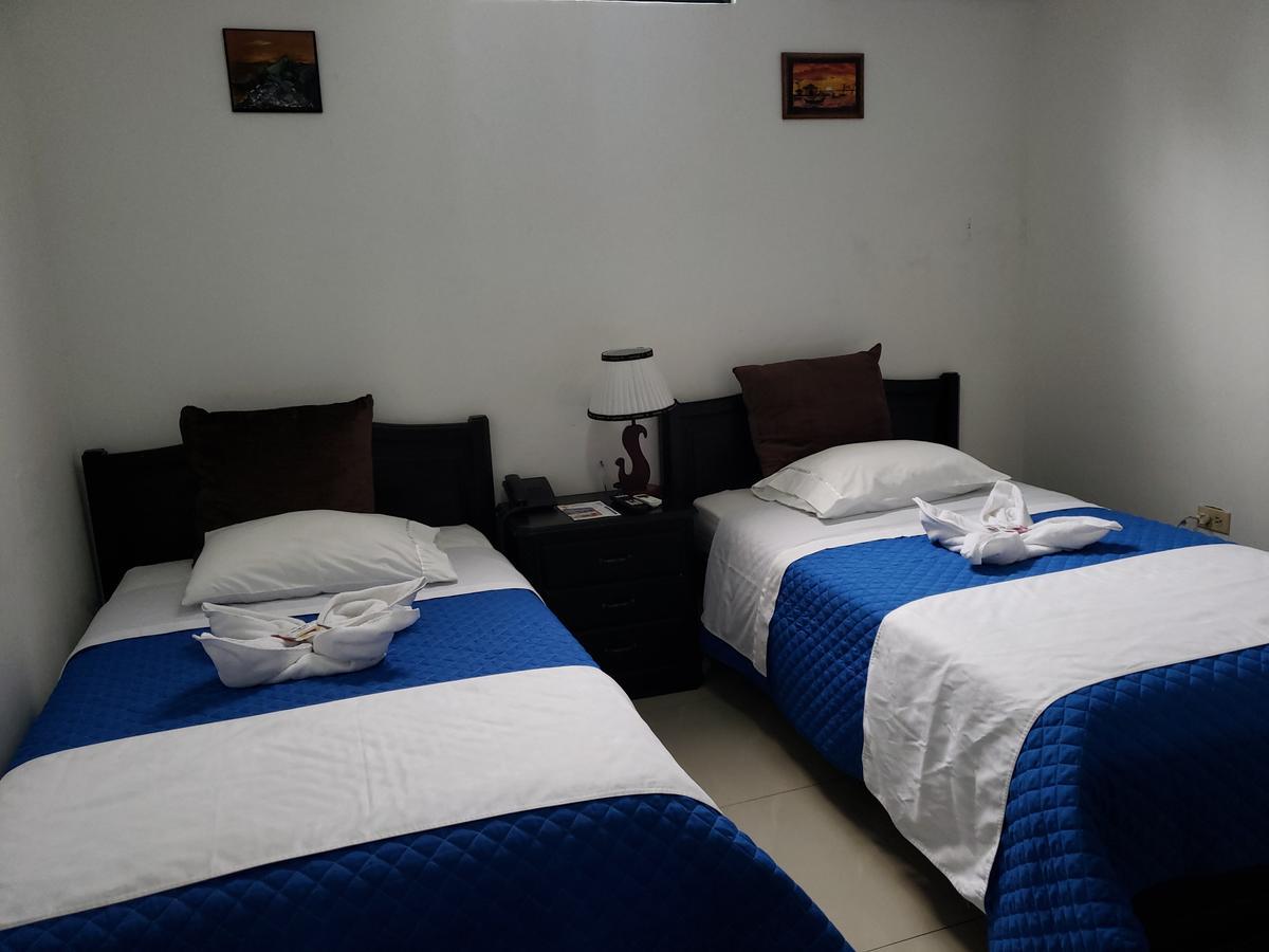 Hostal Cormorant Flightless ปูแอร์โตอาโยรา ภายนอก รูปภาพ