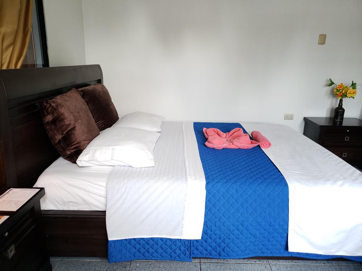 Hostal Cormorant Flightless ปูแอร์โตอาโยรา ภายนอก รูปภาพ