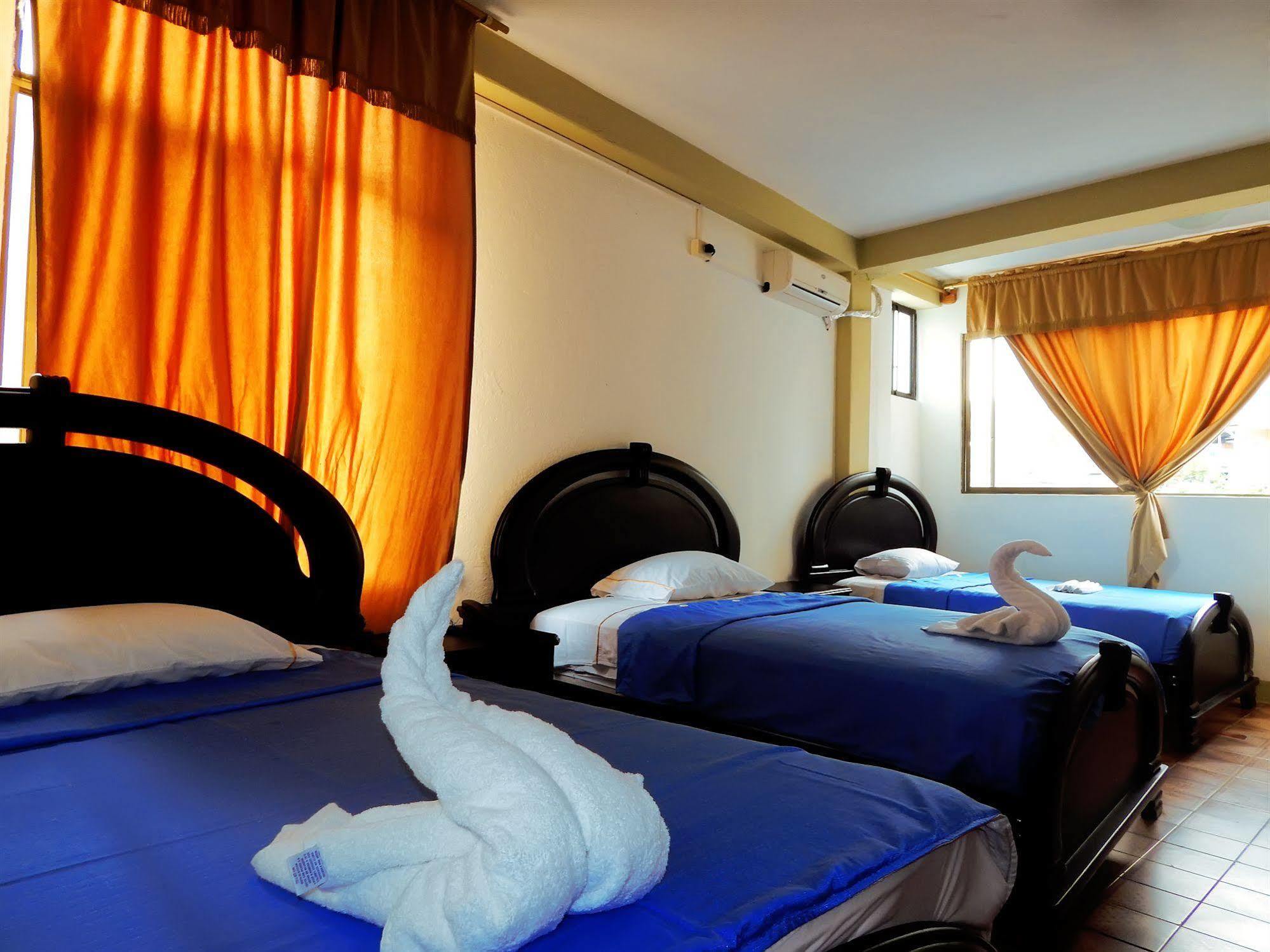 Hostal Cormorant Flightless ปูแอร์โตอาโยรา ภายนอก รูปภาพ