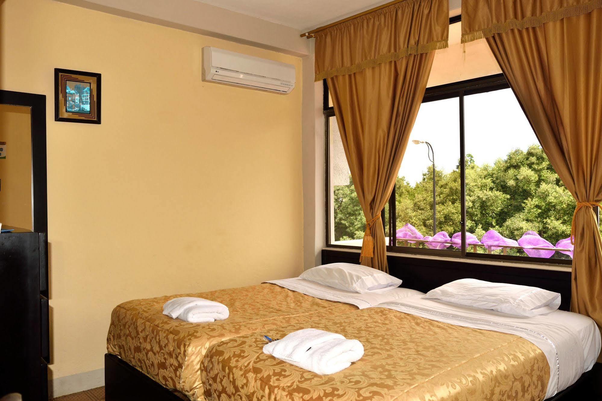 Hostal Cormorant Flightless ปูแอร์โตอาโยรา ภายนอก รูปภาพ