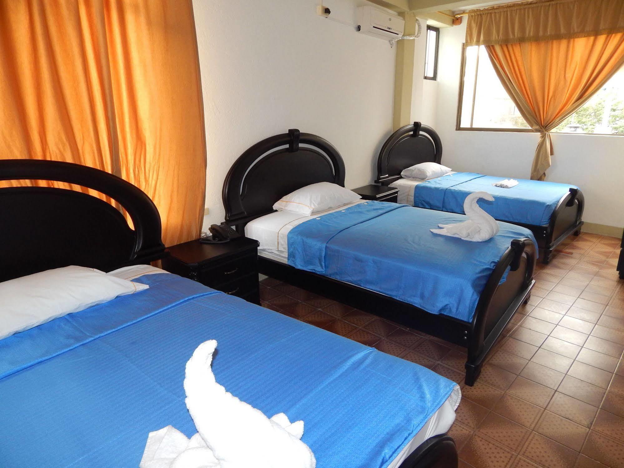 Hostal Cormorant Flightless ปูแอร์โตอาโยรา ภายนอก รูปภาพ
