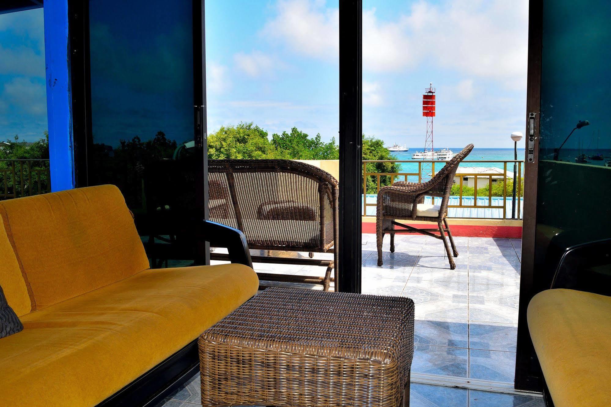 Hostal Cormorant Flightless ปูแอร์โตอาโยรา ภายนอก รูปภาพ