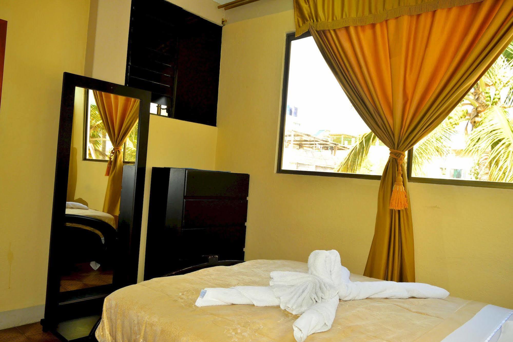 Hostal Cormorant Flightless ปูแอร์โตอาโยรา ภายนอก รูปภาพ
