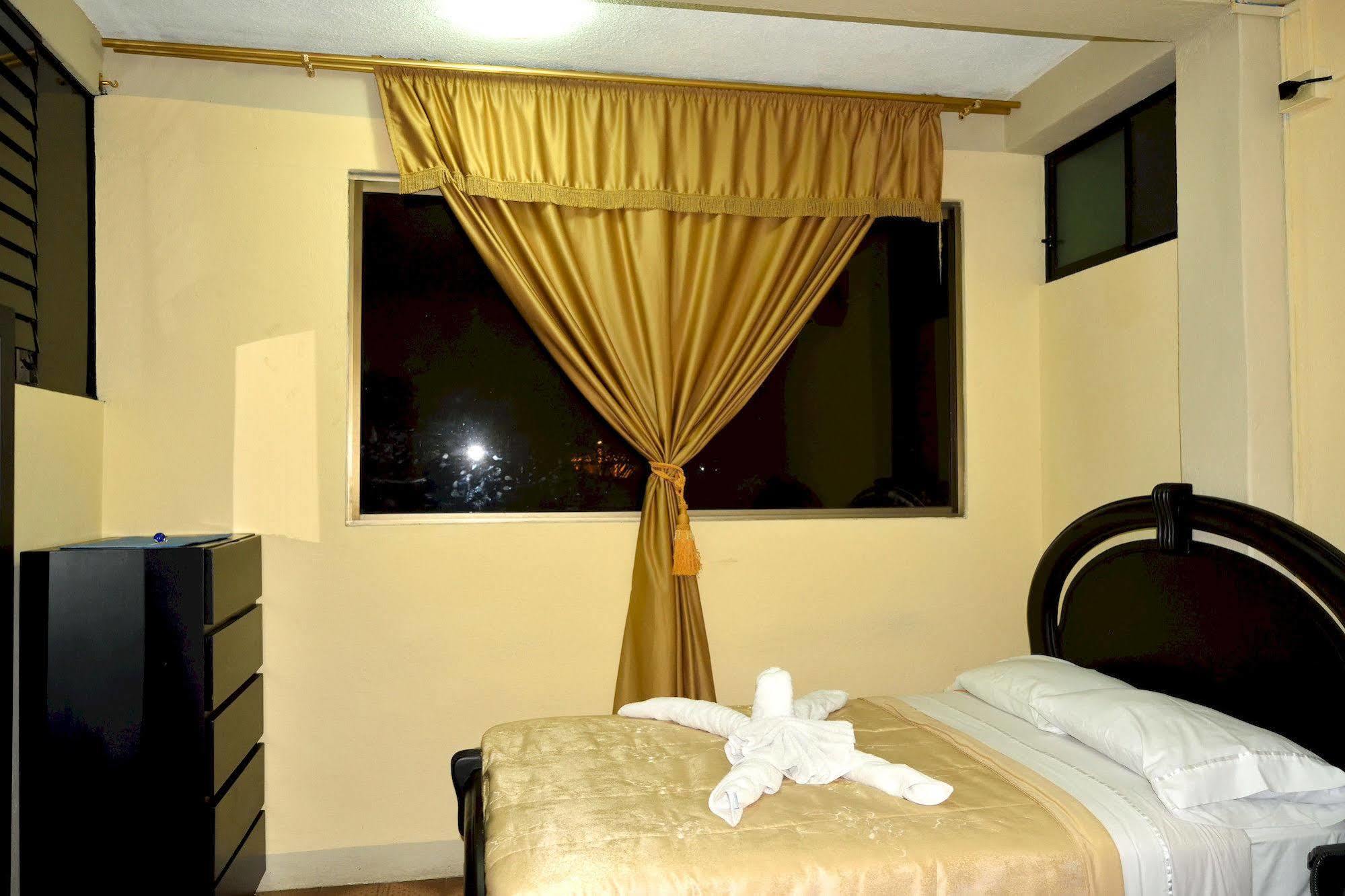 Hostal Cormorant Flightless ปูแอร์โตอาโยรา ภายนอก รูปภาพ