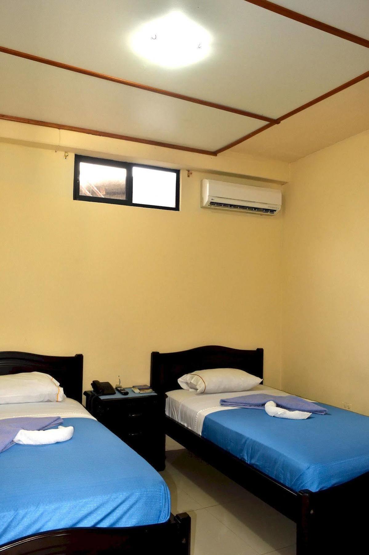 Hostal Cormorant Flightless ปูแอร์โตอาโยรา ภายนอก รูปภาพ