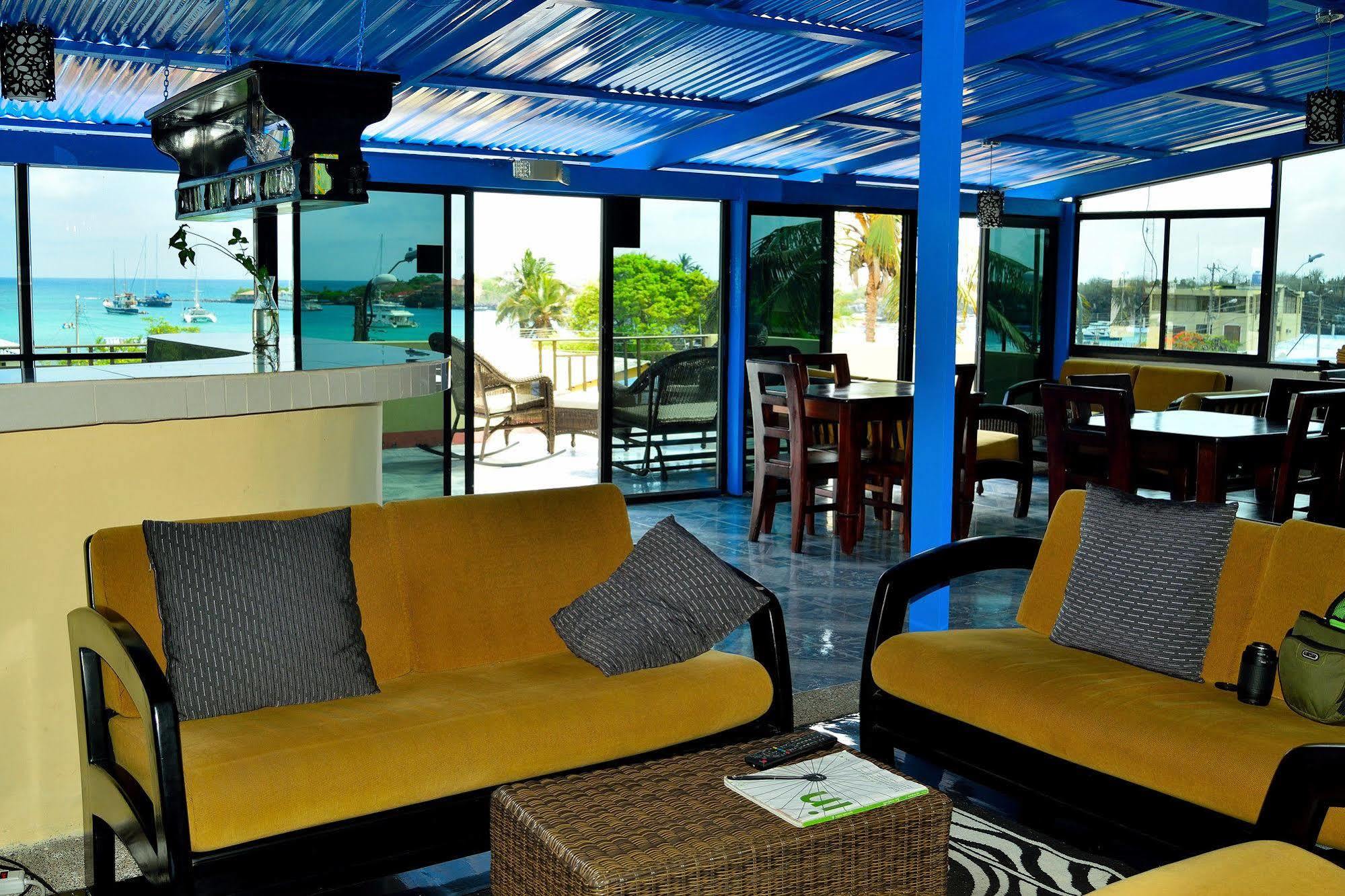 Hostal Cormorant Flightless ปูแอร์โตอาโยรา ภายนอก รูปภาพ