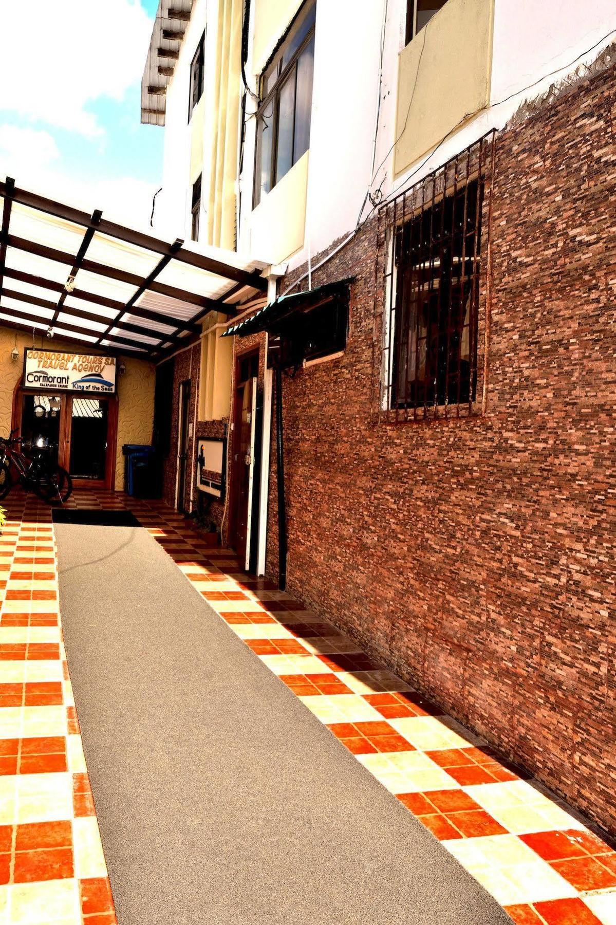 Hostal Cormorant Flightless ปูแอร์โตอาโยรา ภายนอก รูปภาพ