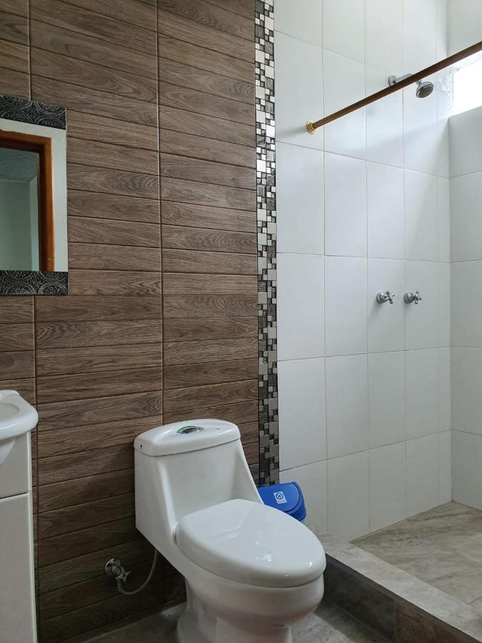 Hostal Cormorant Flightless ปูแอร์โตอาโยรา ภายนอก รูปภาพ